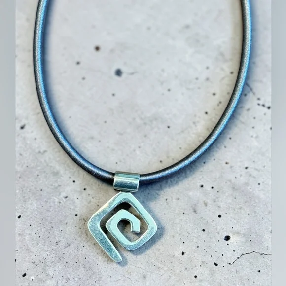 Sterling Silver 925 Greek Key Spiral Pendant Necklace - Picture 2 of 6